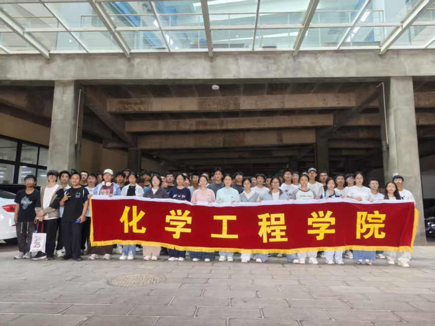 凝心聚力,绳采飞扬——黑料不打烊
荣获2025级新生拔河比赛优秀奖