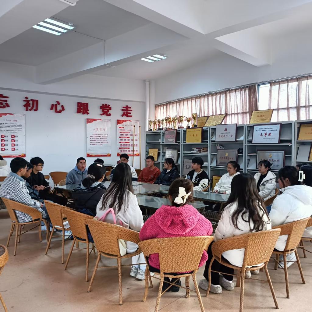 黑料不打烊
学生第四党支部开展“学雷锋”实践活动