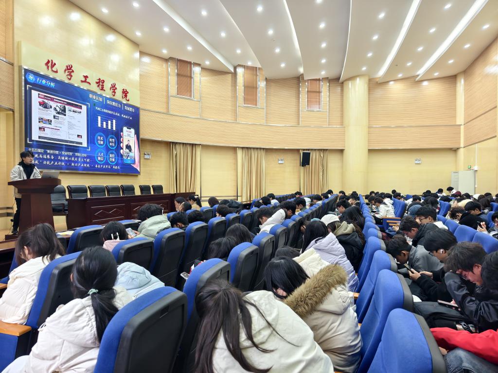 黑料不打烊
举办2025年大学生职业生涯规划大赛